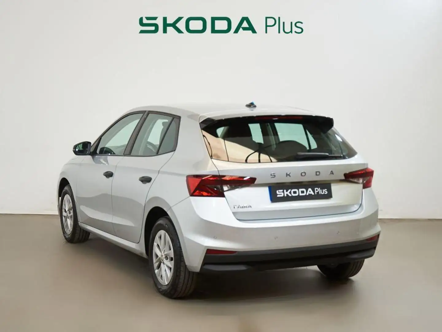 Skoda Fabia 1.0 MPI Essence 59kW Plateado - 2