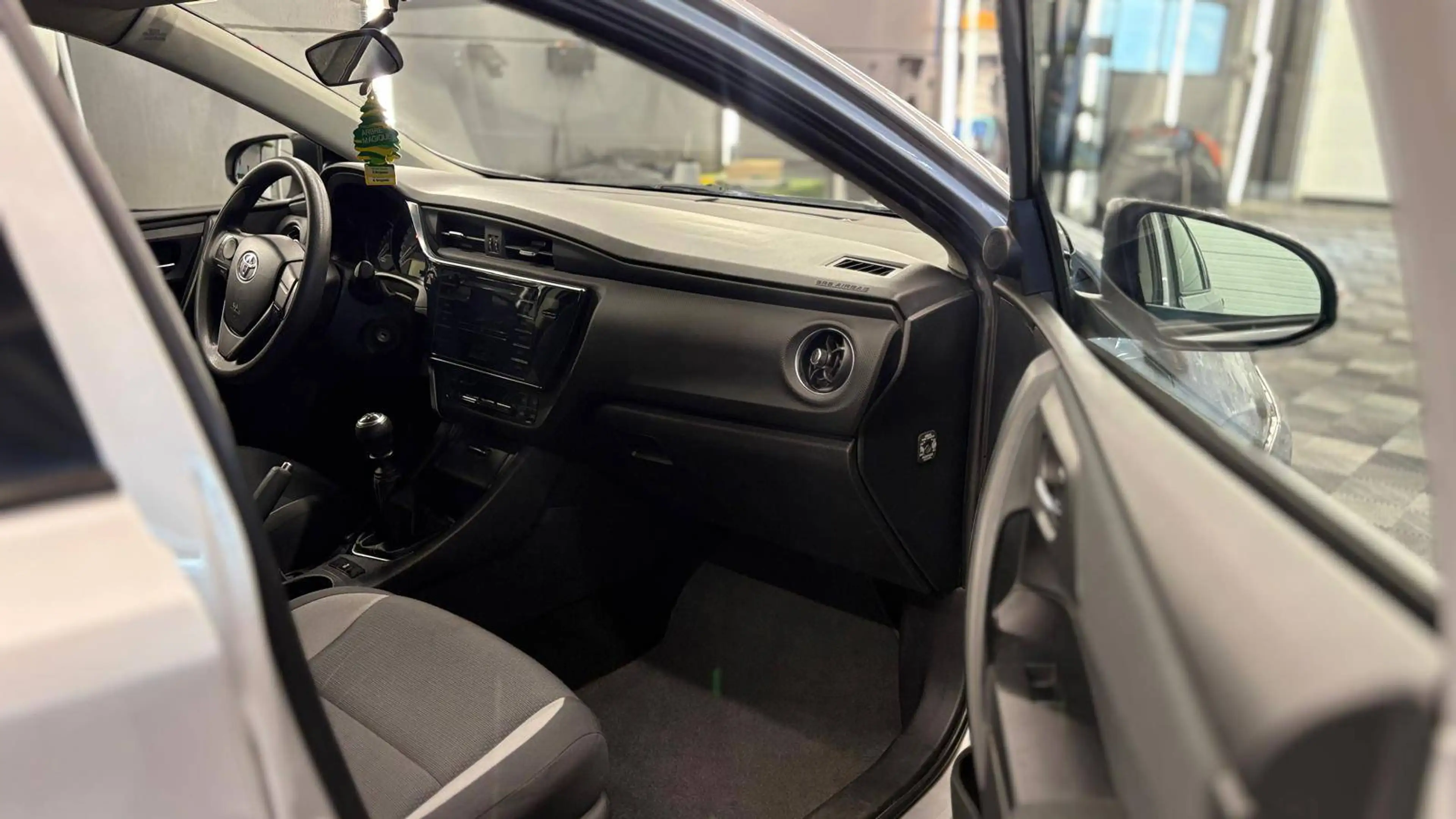 Toyota Auris 1.33i VVT-i bj. 11/2015 78000km Euro 6 — photo 13