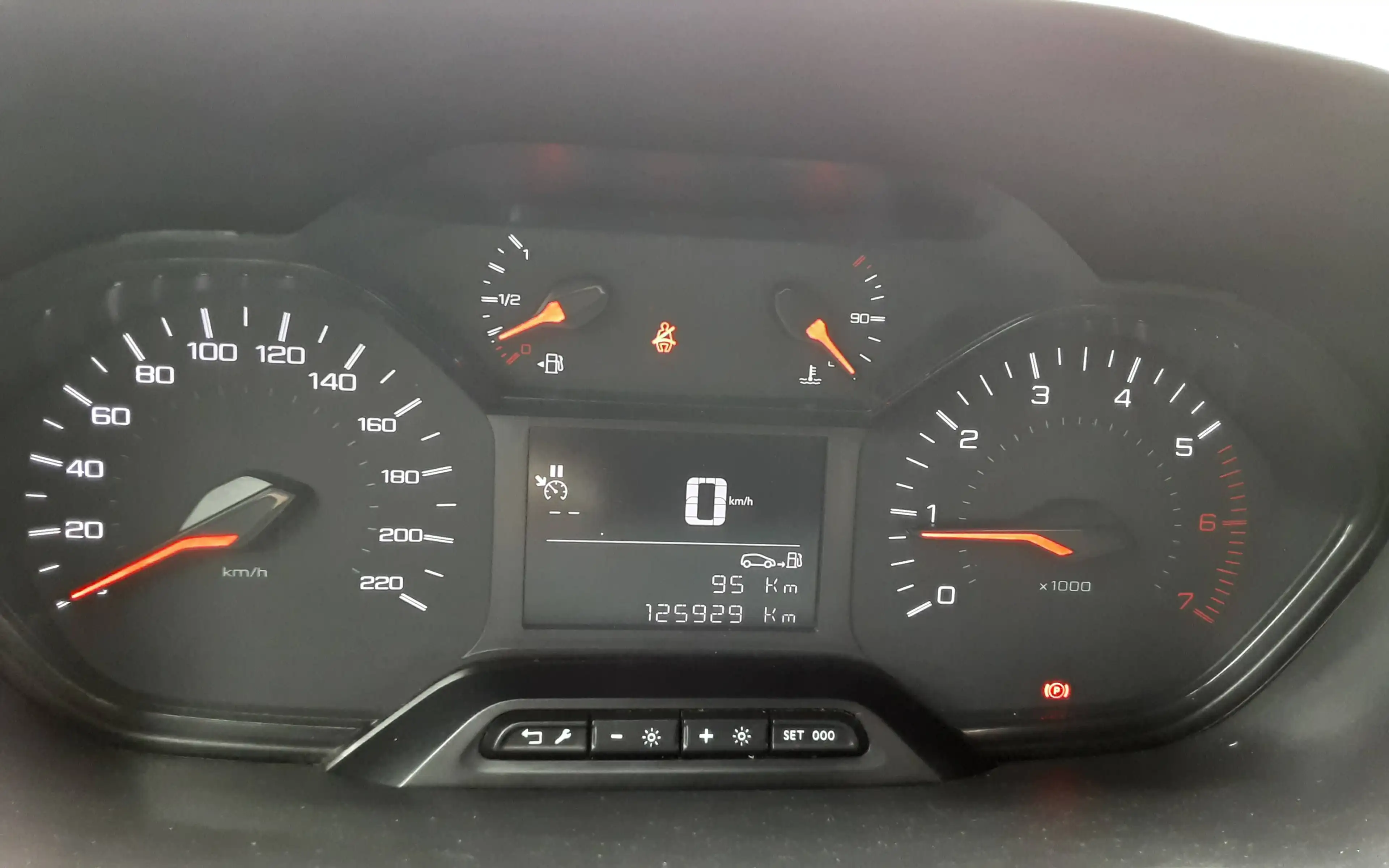 Peugeot Partner utilitaire — photo 11
