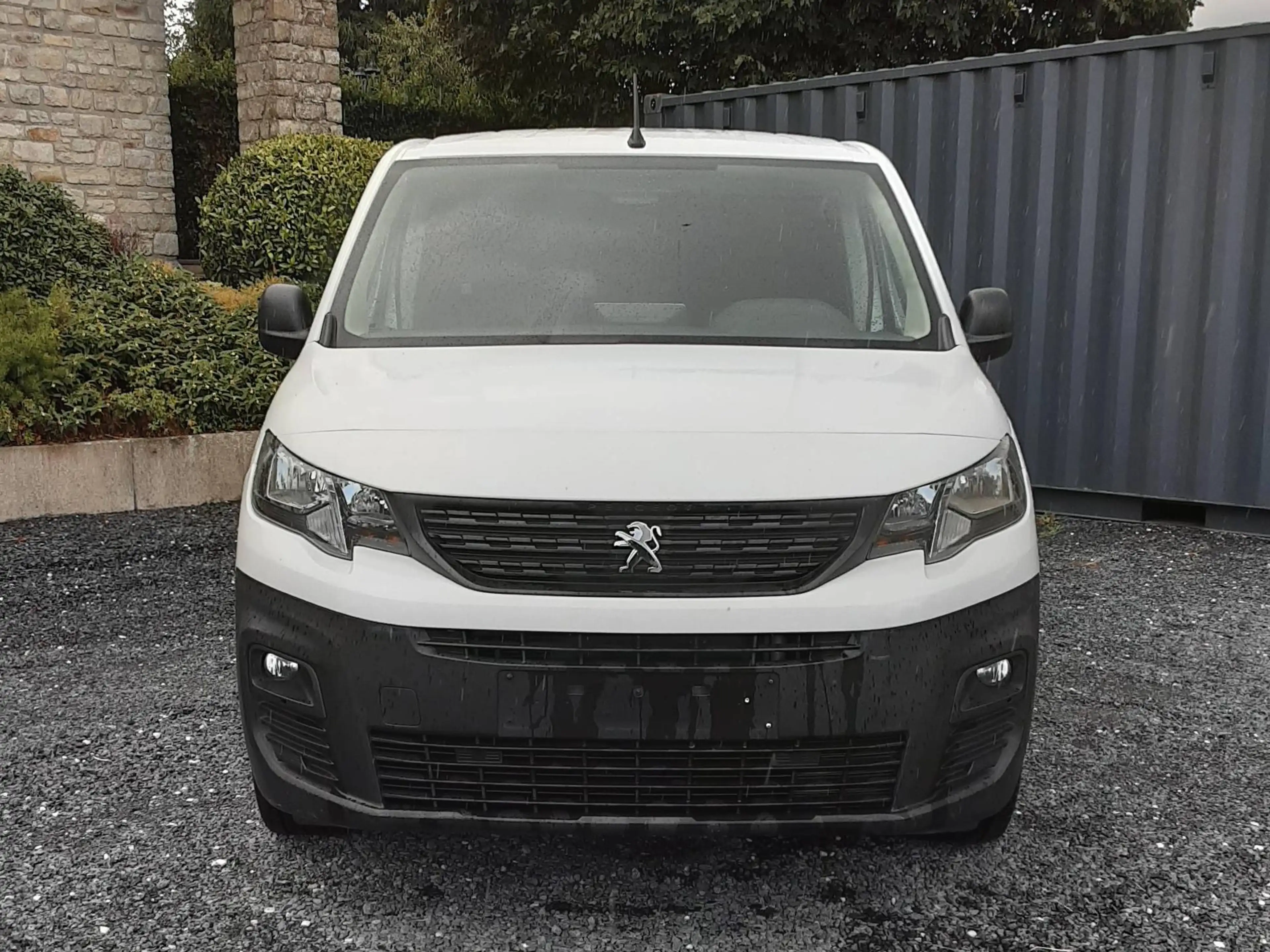 Peugeot Partner utilitaire — photo 2
