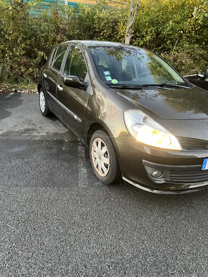 Renault Clio 1.4 16V 100 Pack Authentique