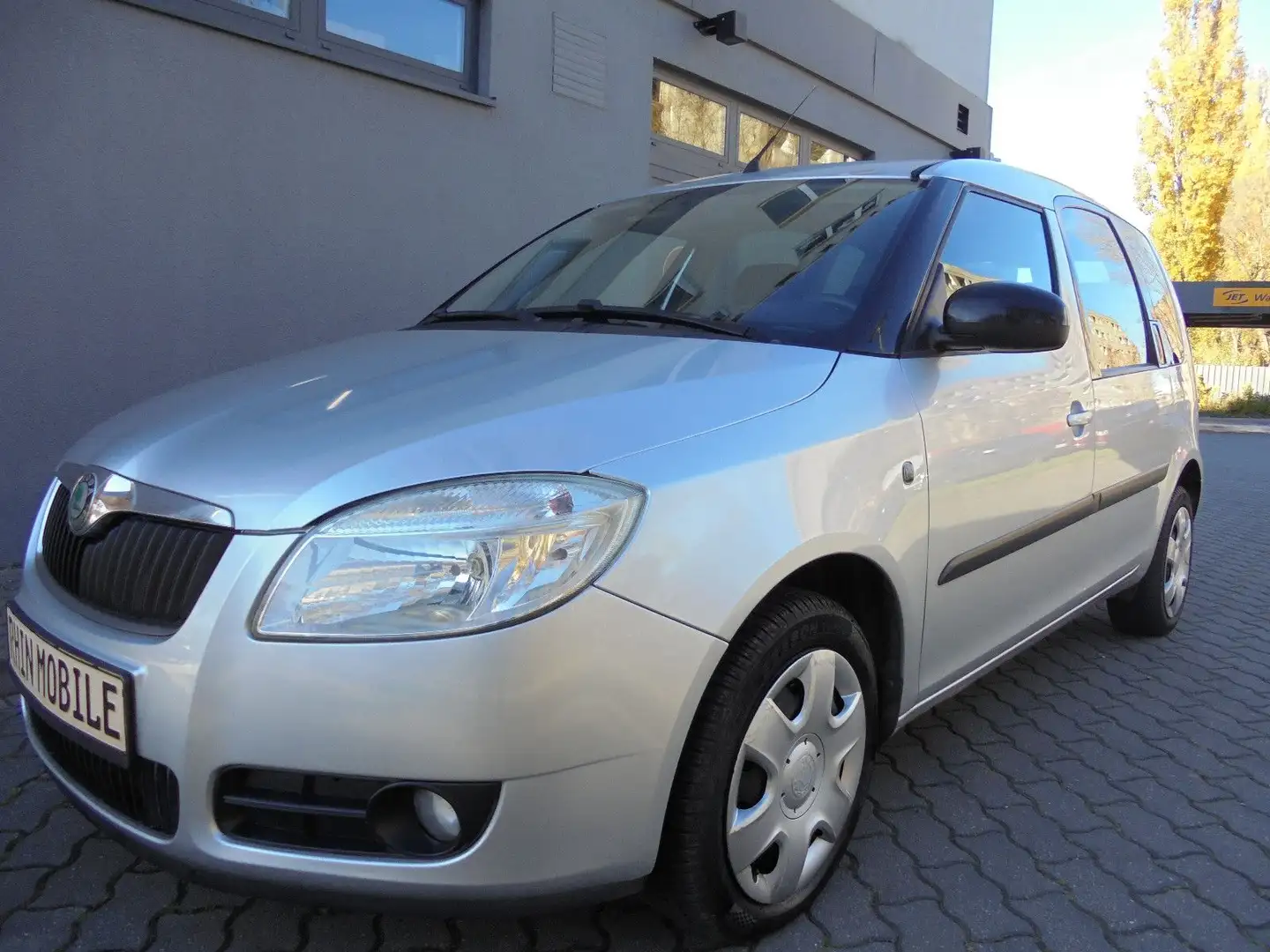 Skoda Roomster 1.6 16V Comfort /Automatik/ Plateado - 2