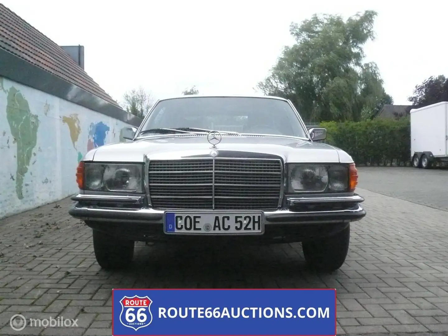 Mercedes-Benz 350 SE Sedan | Route 66 Auctions Gris - 2