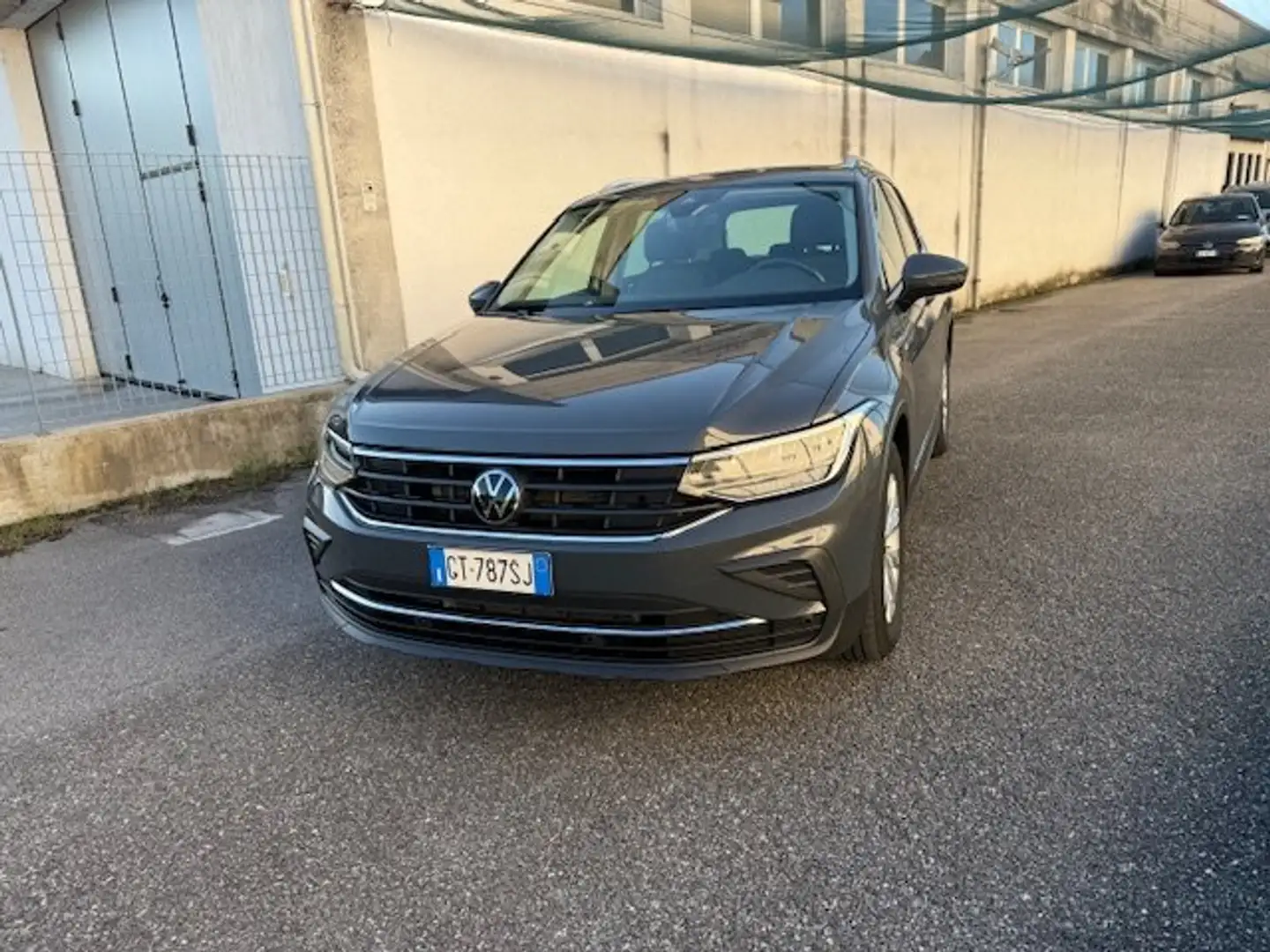 Volkswagen Tiguan Tiguan II 2021 2.0 tdi Life 150cv dsg Grigio - 1