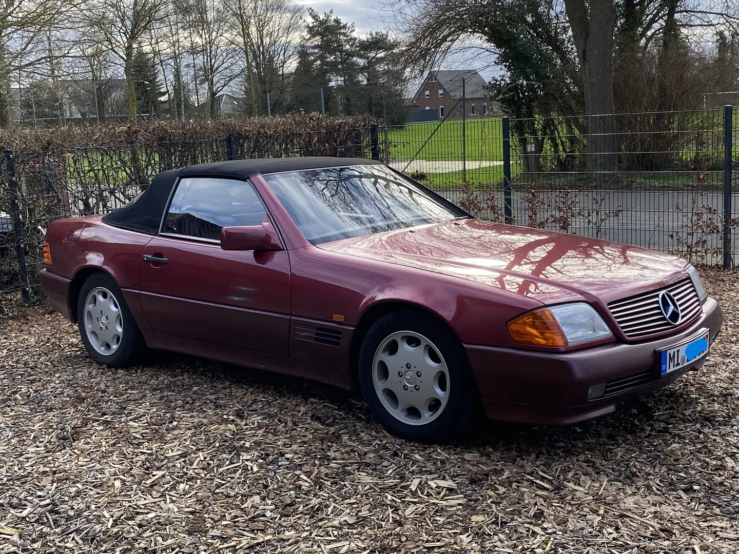 Mercedes-Benz SL 300 Roşu - 1