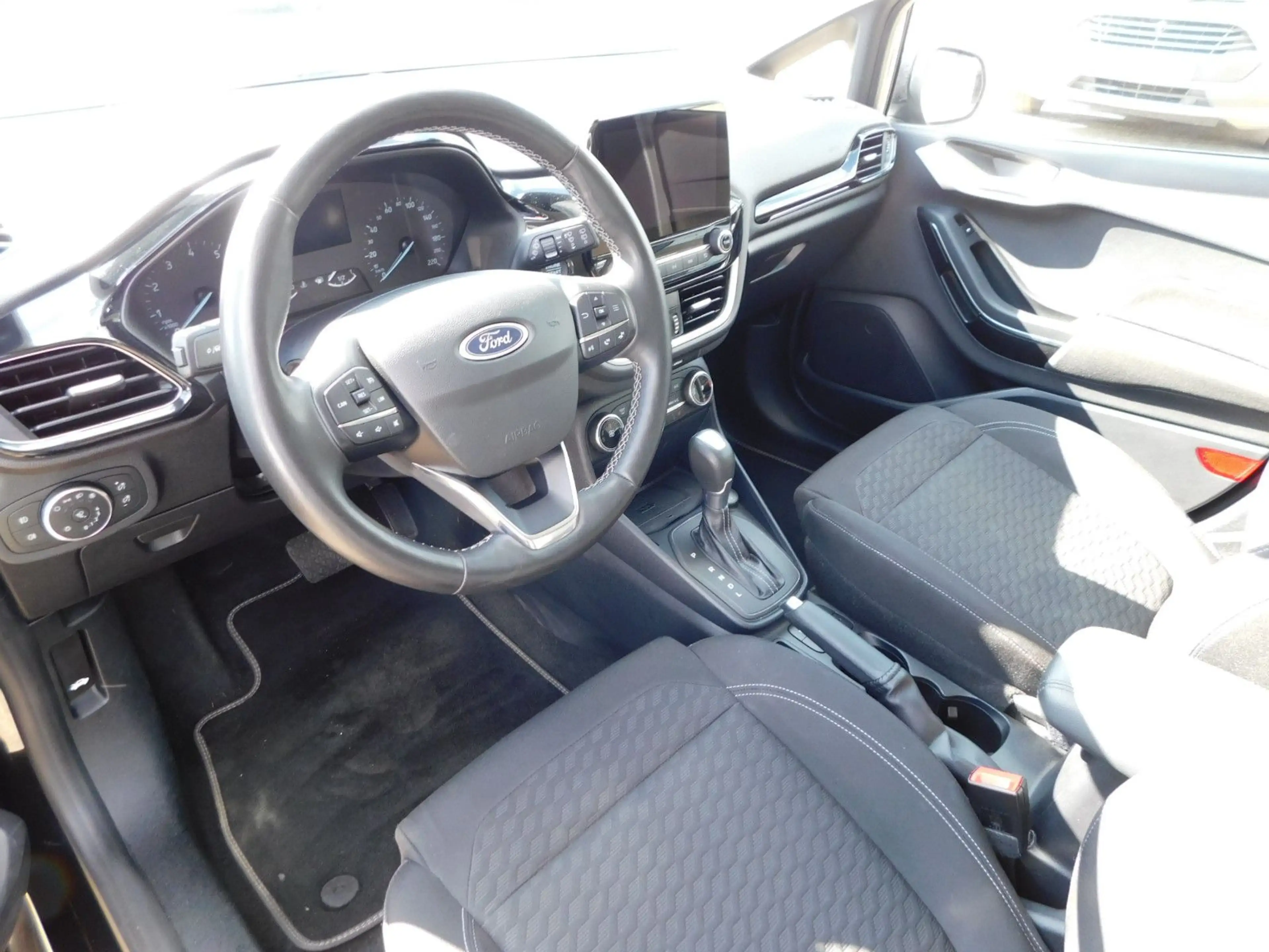 Ford Fiesta Titanium Automtik 5trg — photo 9