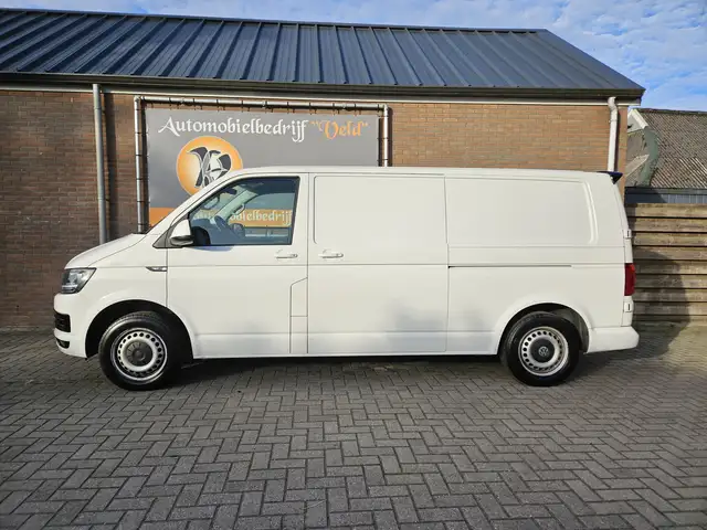 Volkswagen Transporter view 3