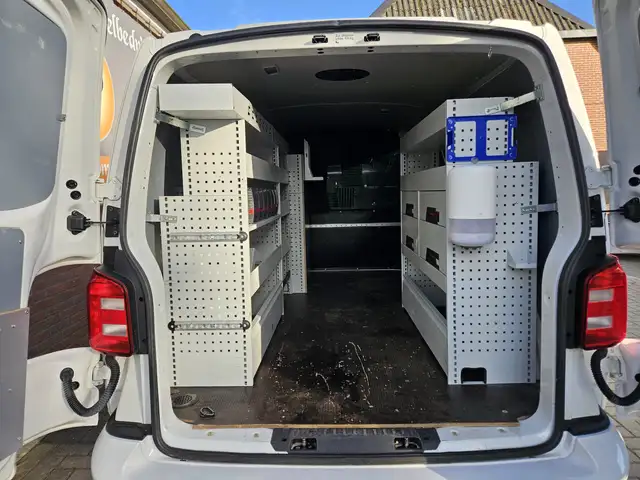Volkswagen Transporter view 15
