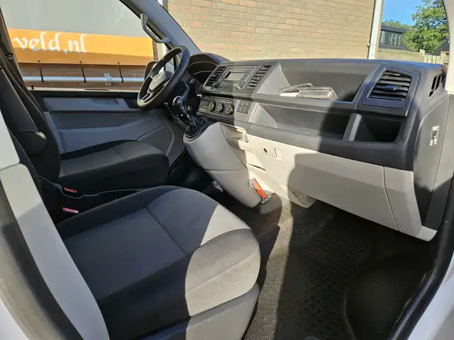 Volkswagen Transporter view 17