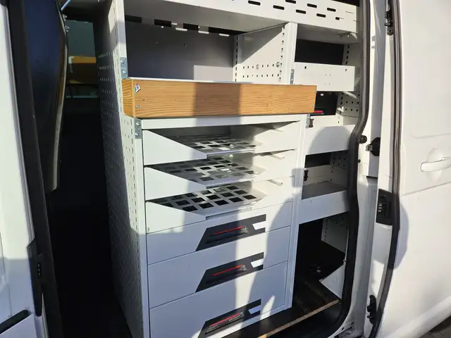 Volkswagen Transporter view 11