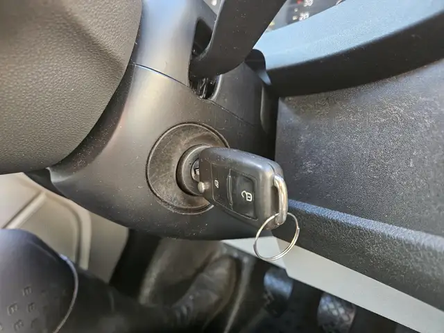 Volkswagen Transporter view 9