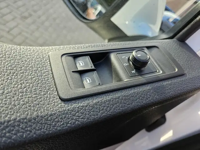 Volkswagen Transporter view 5