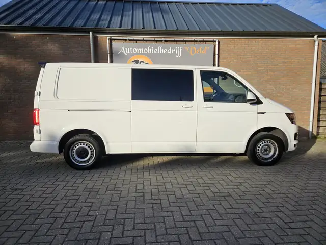 Volkswagen Transporter view 16