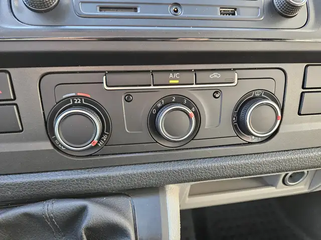 Volkswagen Transporter view 8