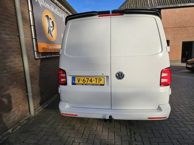 Volkswagen Transporter view 13