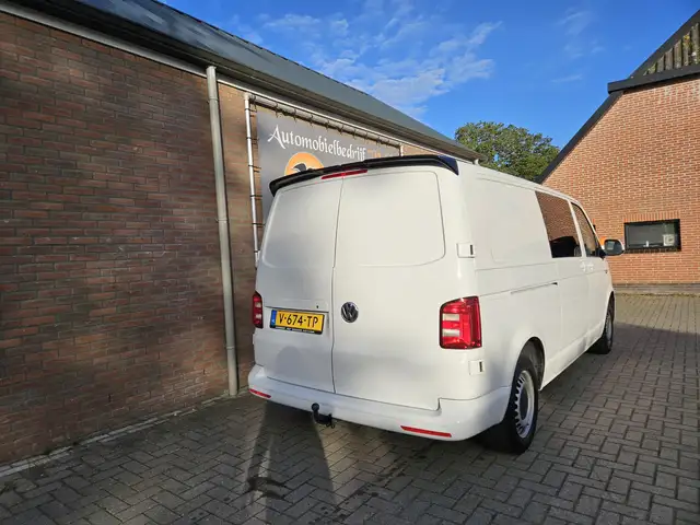 Volkswagen Transporter view 12