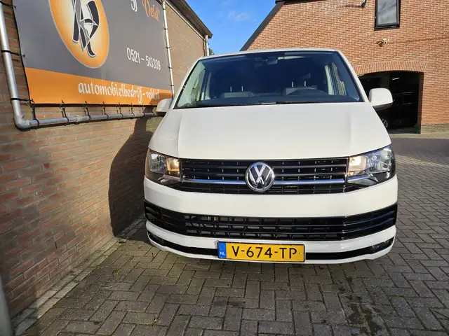 Volkswagen Transporter view 2