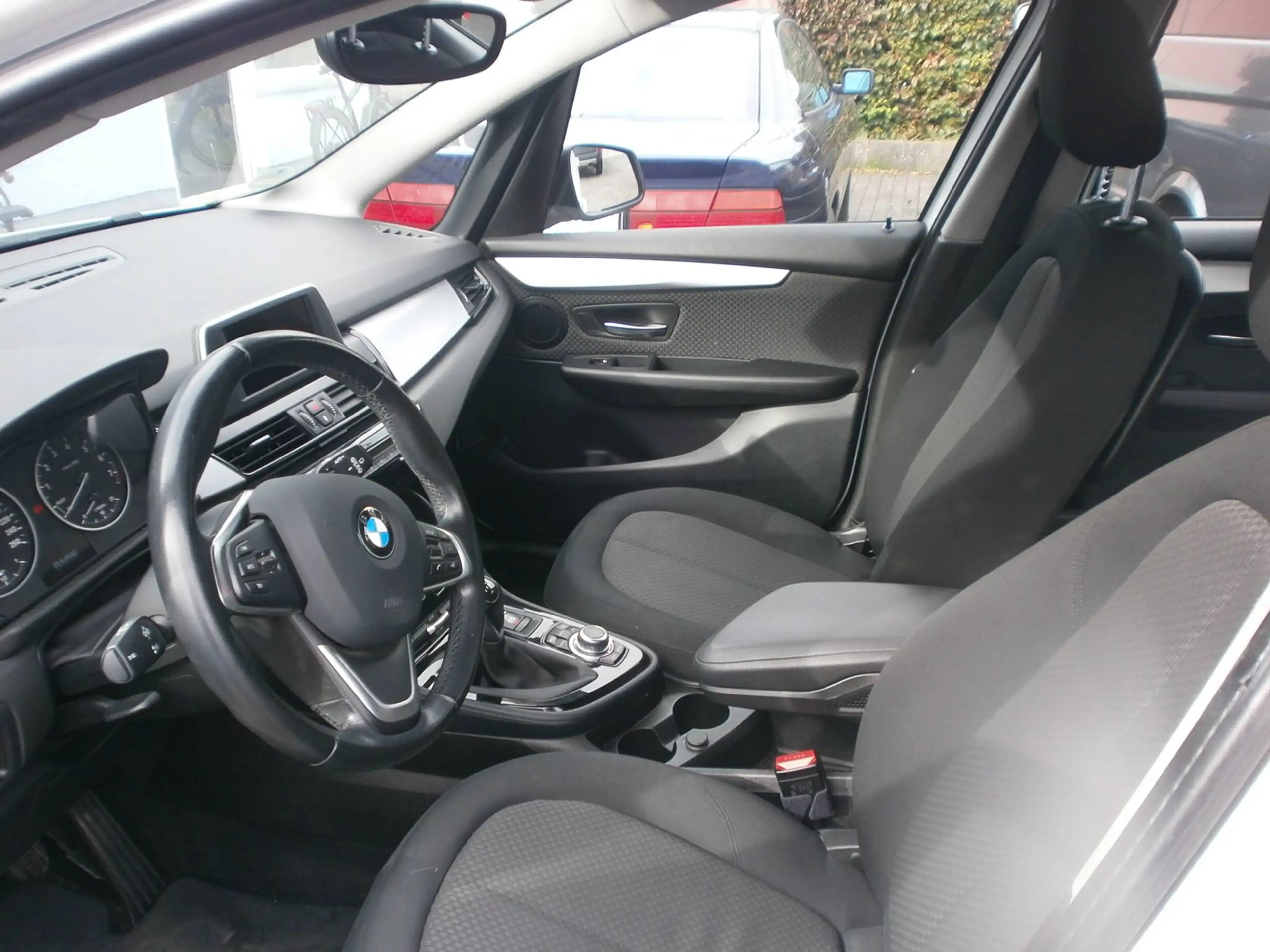 BMW 218 218 i Advantage — photo 7