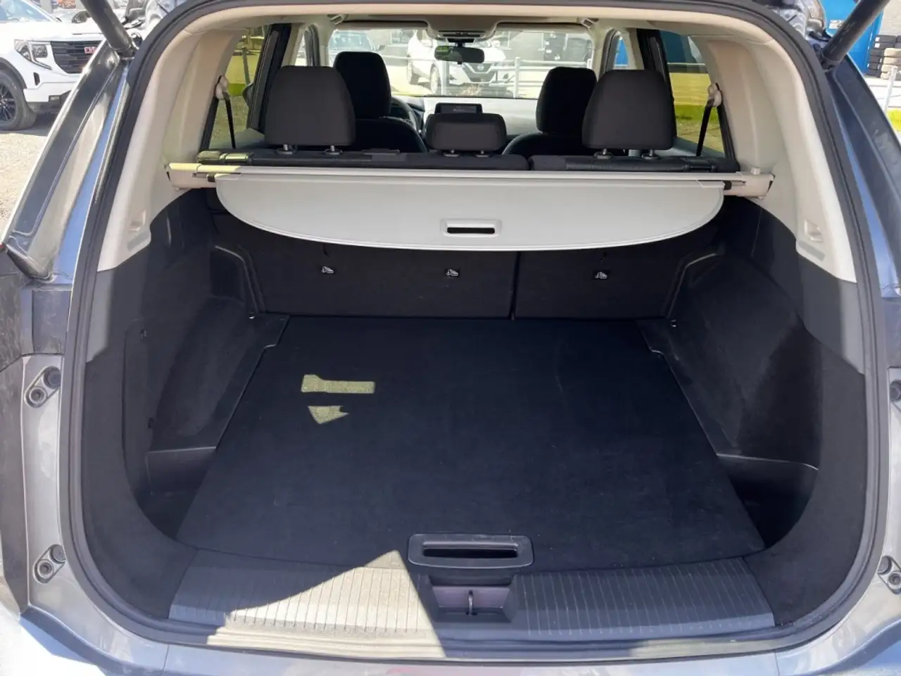 Nissan Rogue снимка Nissan Rogue