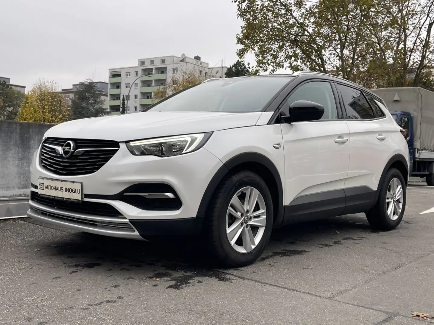 Opel Grandland X 1.2 NAVI AGR KAMERA LED KLIMAUT. Bílá - 1