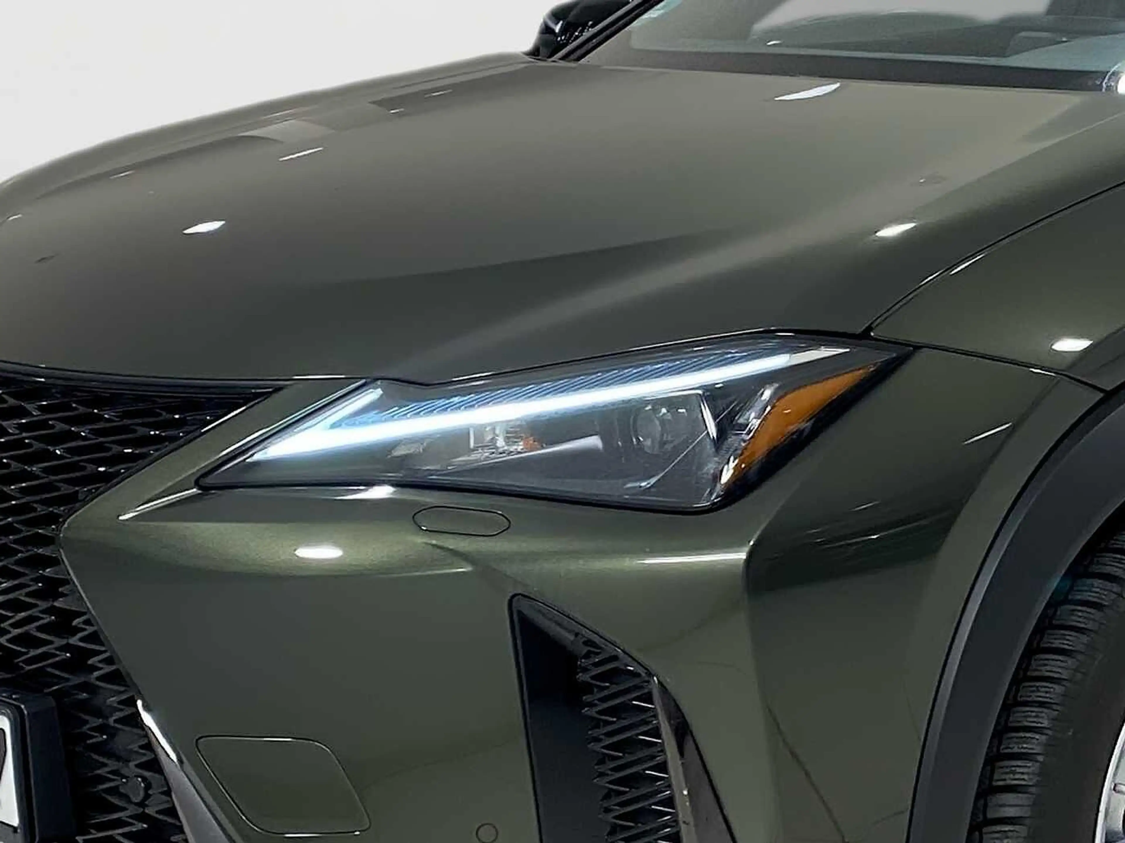 Lexus UX 300h 2.0 Hybrid F-Sport Design LED SHZ — photo 7