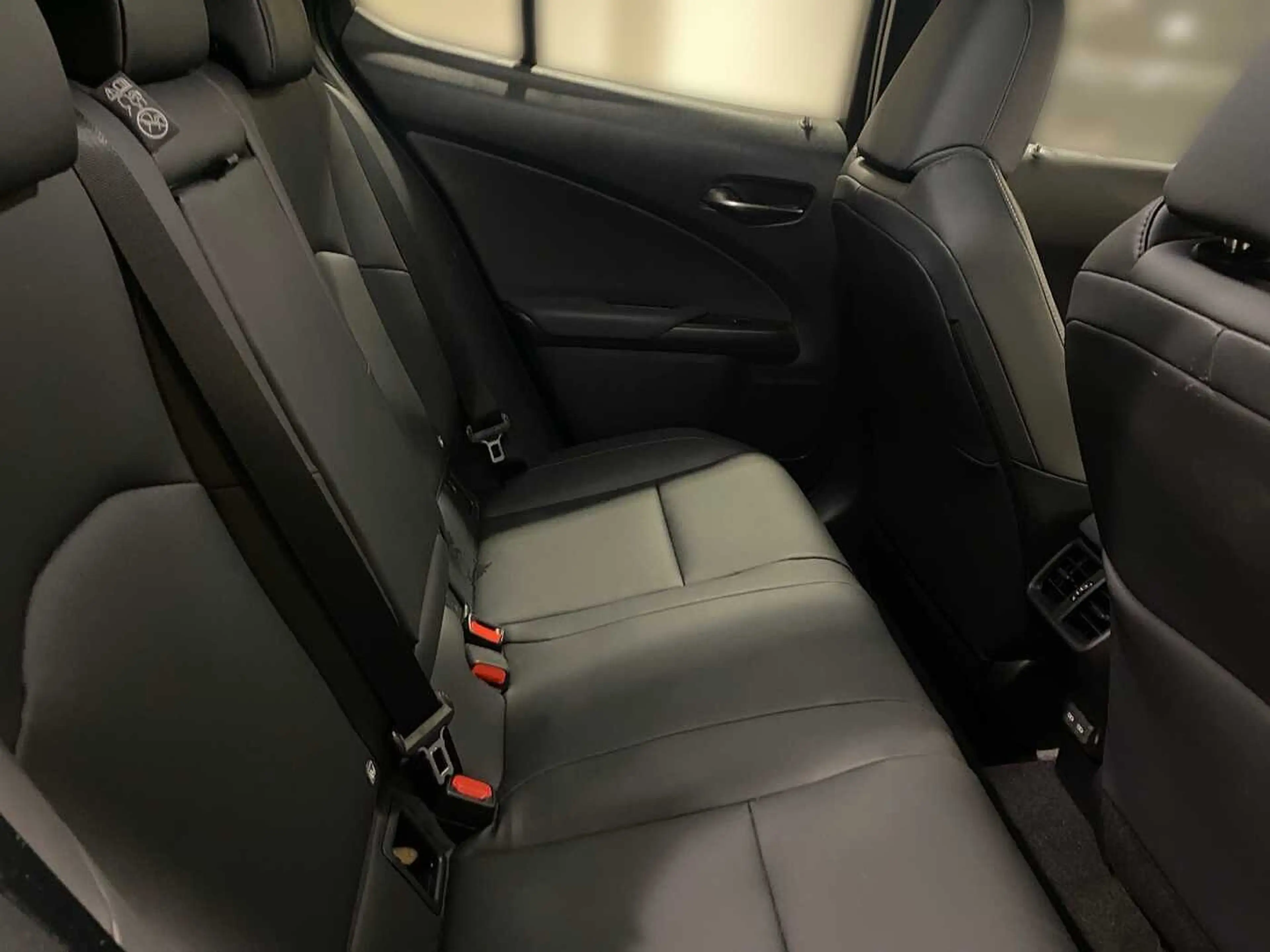 Lexus UX 300h 2.0 Hybrid F-Sport Design LED SHZ — photo 15