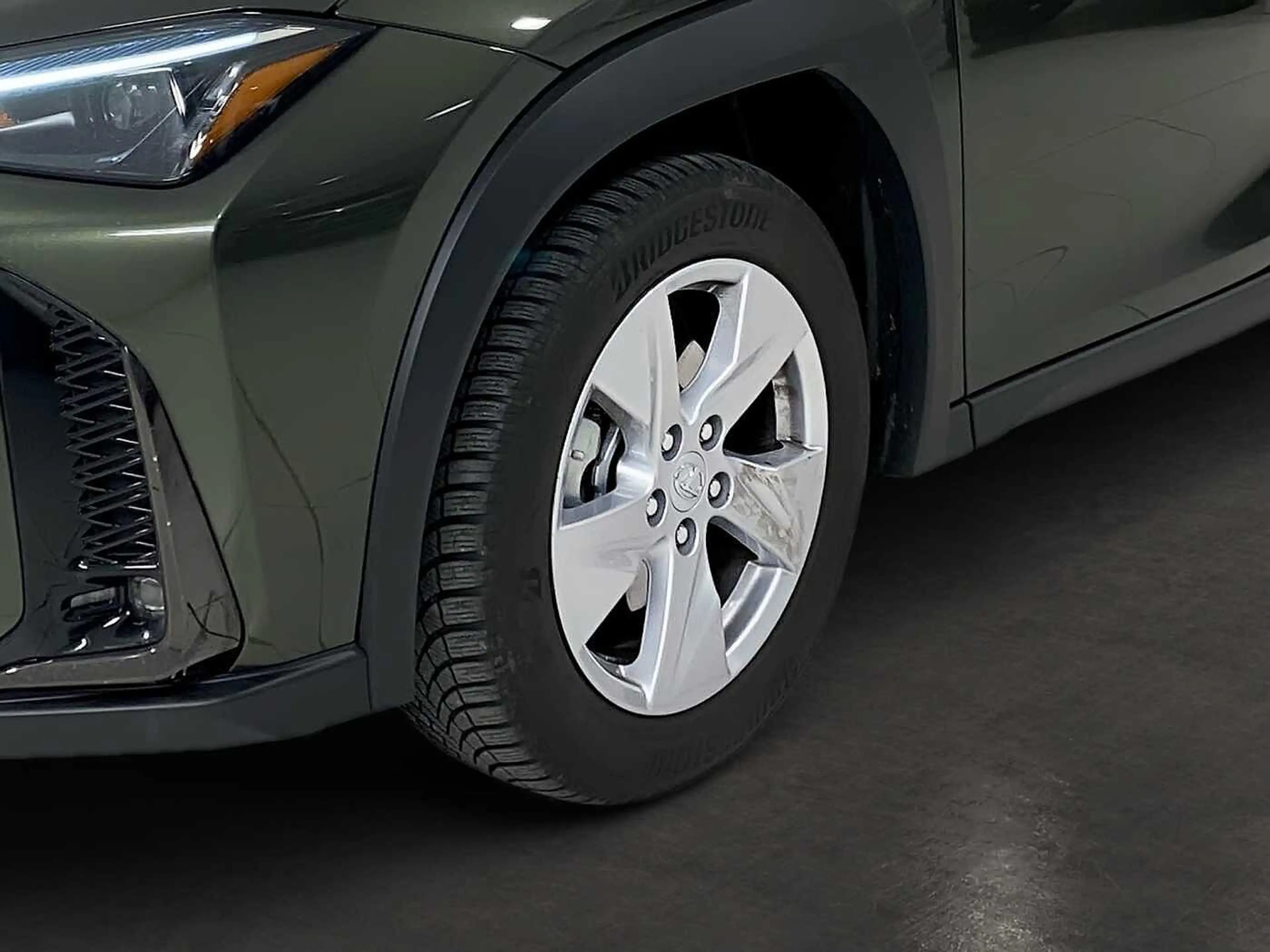Lexus UX 300h 2.0 Hybrid F-Sport Design LED SHZ — photo 8