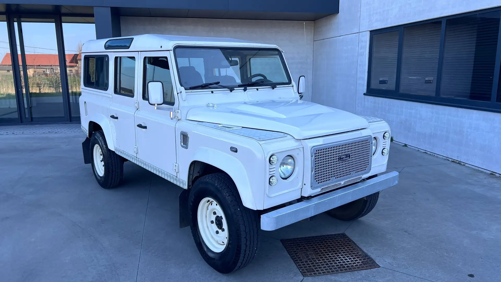 Land Rover Defender Defender 110 Station Wagon SE Bílá - 2