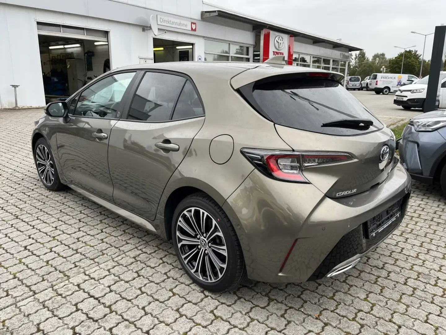 Toyota Corolla 2.0 Hybrid Team Deutschland Gold - 2