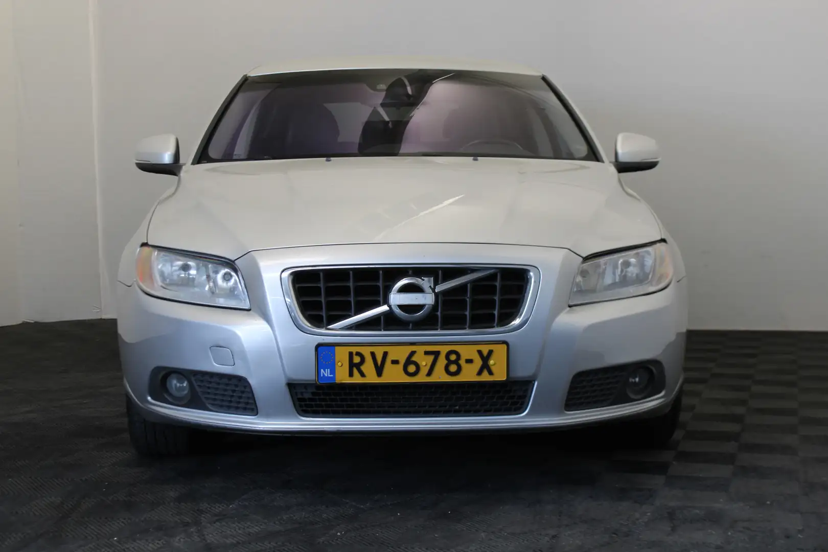 Volvo V70 2.0 T5 Momentum Grey - 2