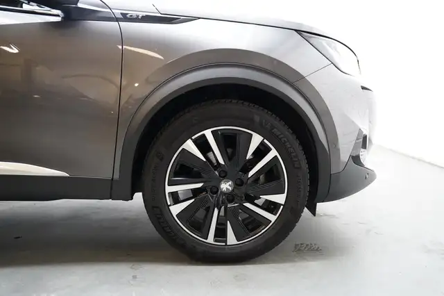 Peugeot 2008 view 9
