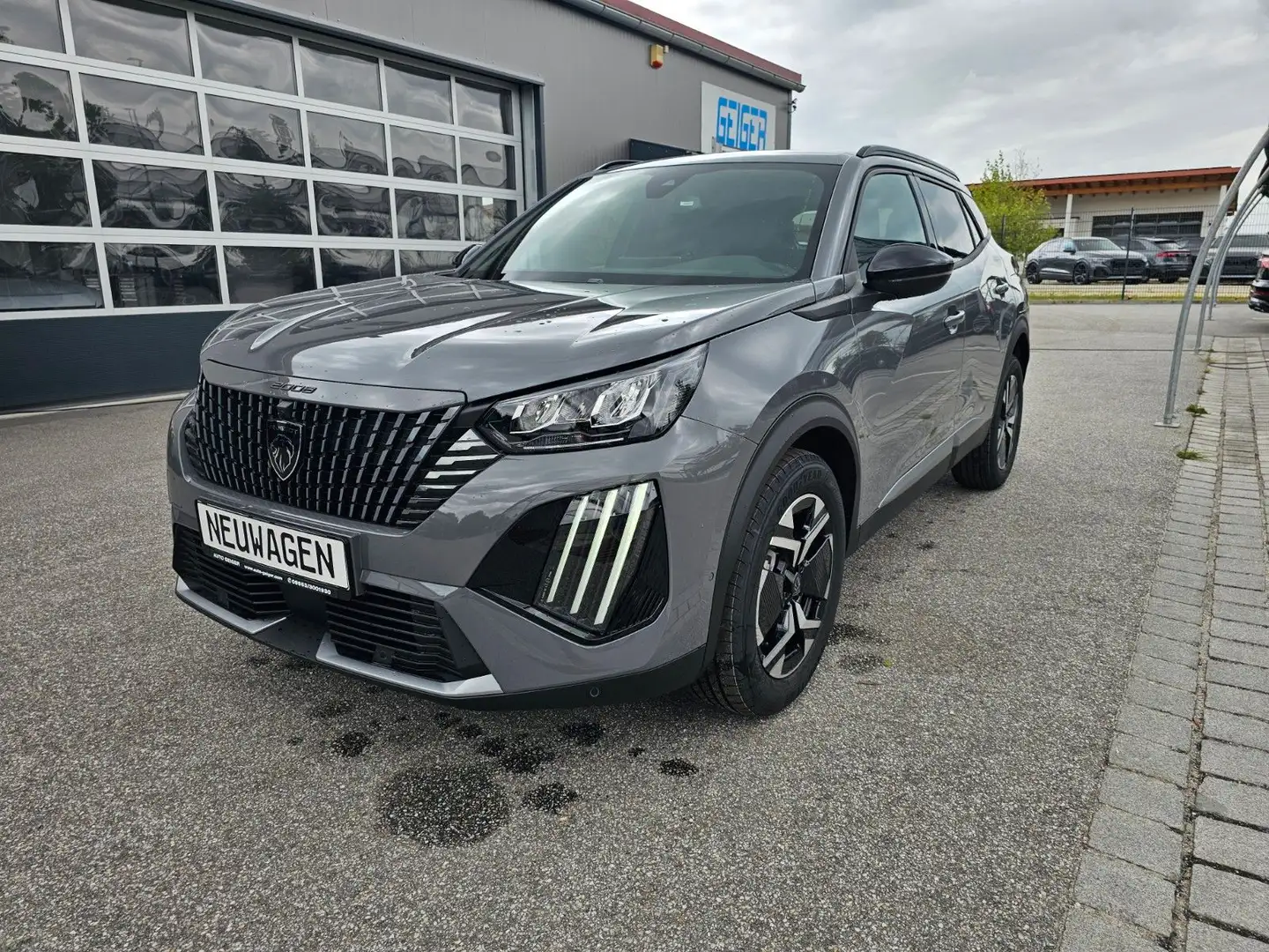 Peugeot 2008 Allure 100 PT *360° Kam*Navi*17"*ACC*SHZ* Gris - 2