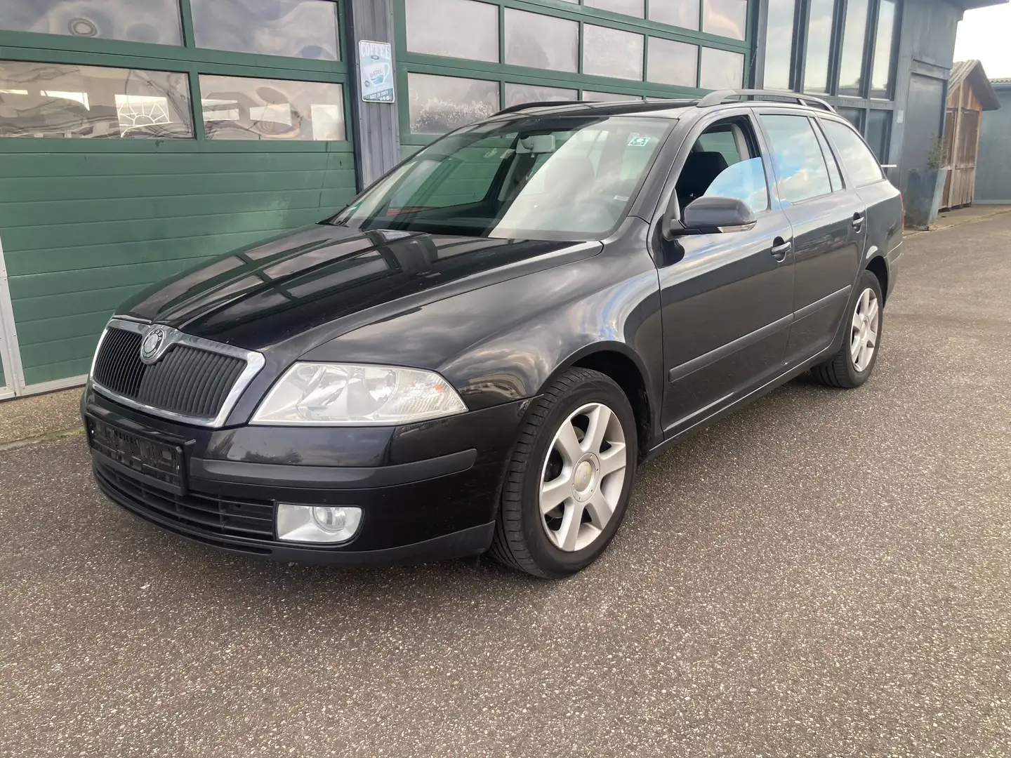 Skoda Octavia 1.9 TDI Ambiente AHK Klima Tüv 12-2026 Negro - 1