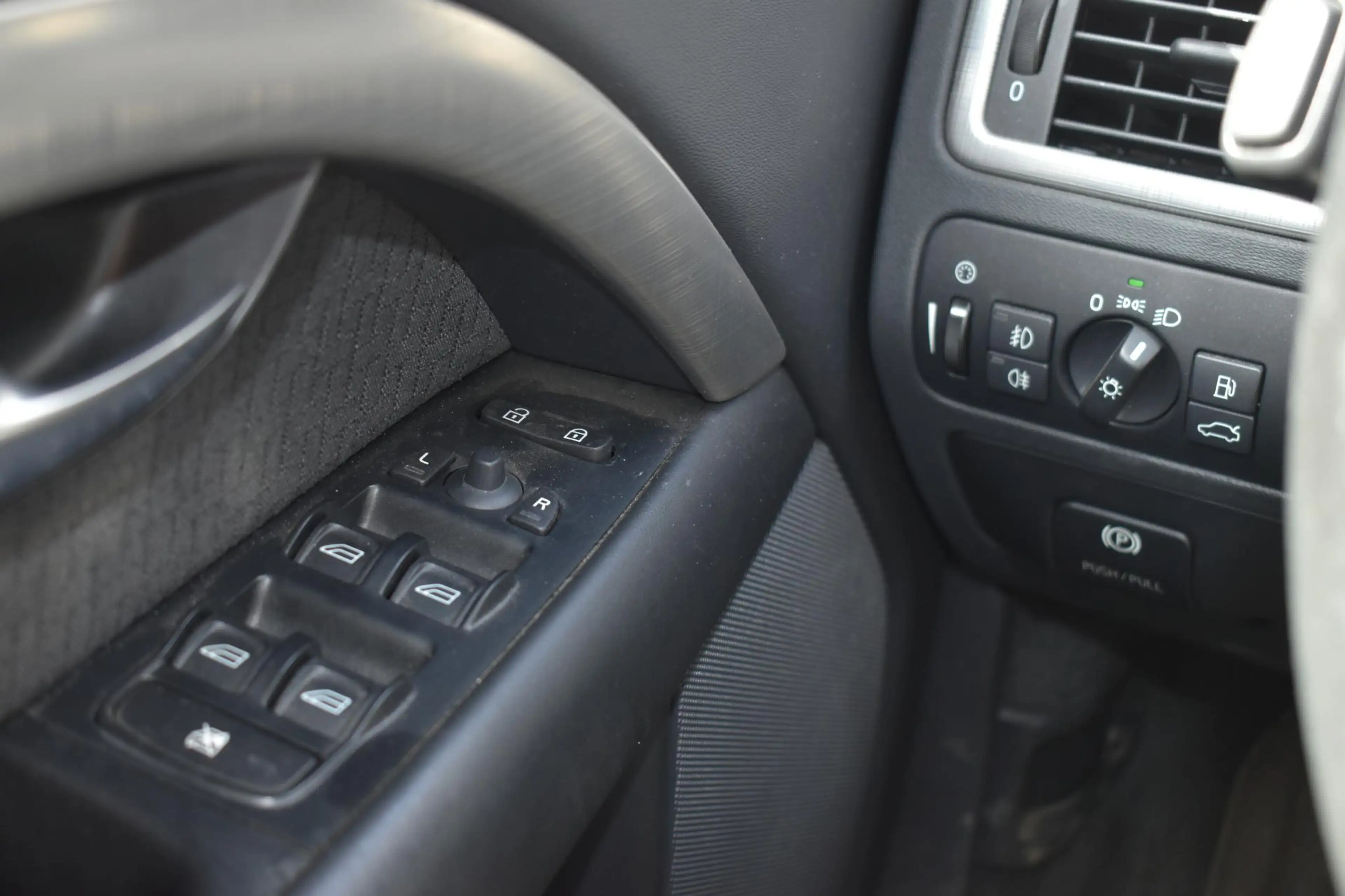 Volvo V70 2.5T Momentum | 5-Cilinder | Trekhaak | Climate Co — photo 14