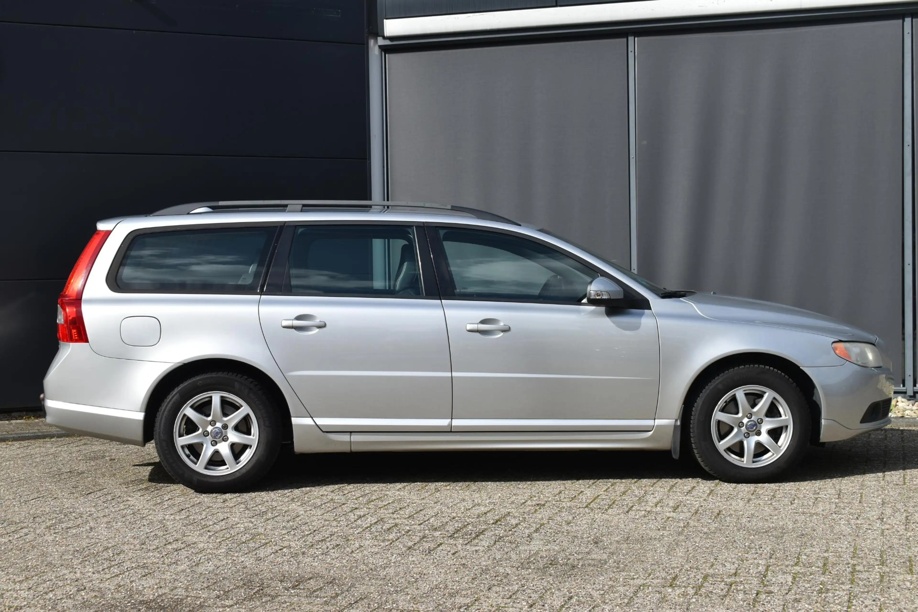 Volvo V70 2.5T Momentum | 5-Cilinder | Trekhaak | Climate Co — photo 8