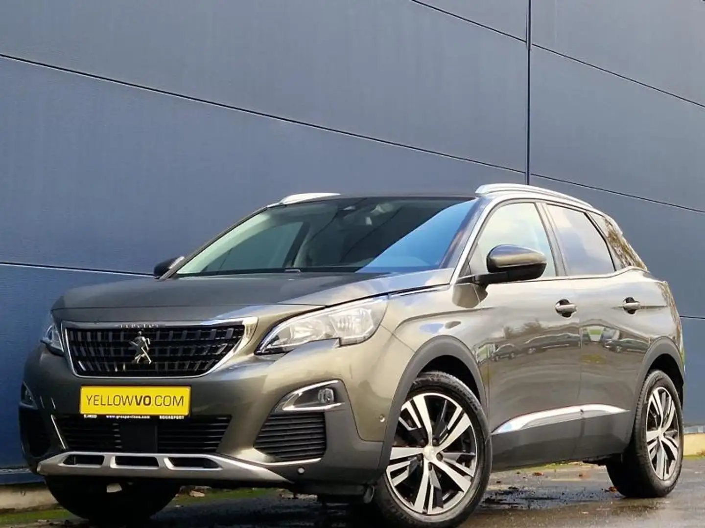 Peugeot 3008 Allure / 1.2 Puretech Groen - 1