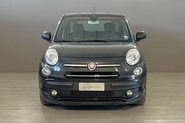 Fiat 500L view 3