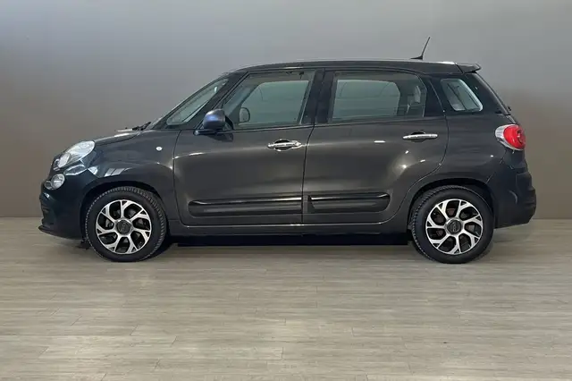 Fiat 500L view 9
