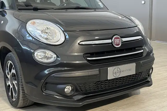 Fiat 500L view 11
