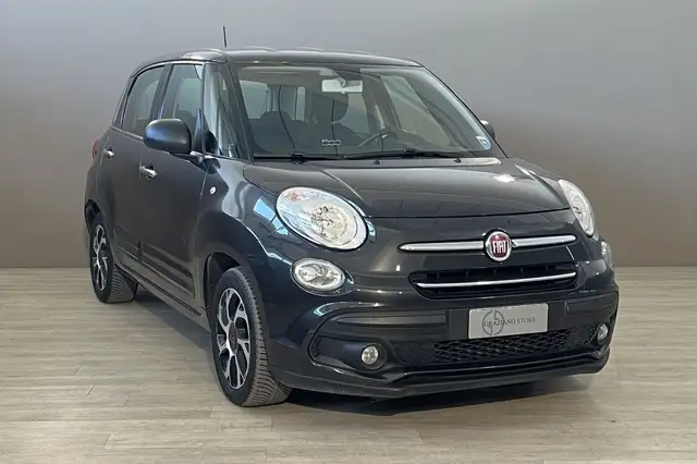 Fiat 500L view 4