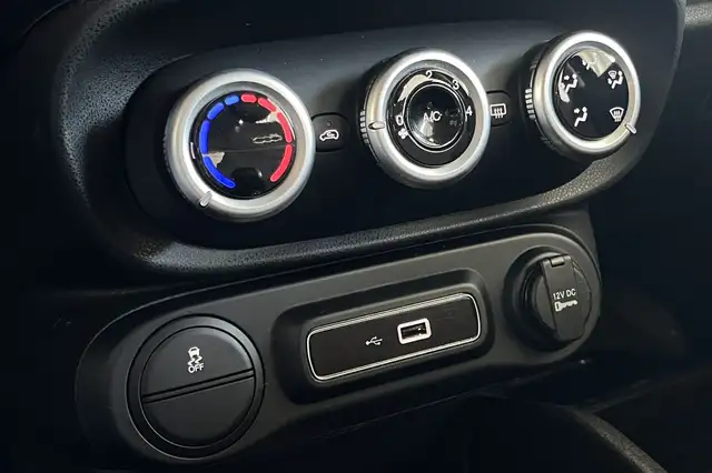 Fiat 500L view 27