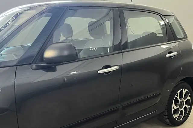 Fiat 500L view 13