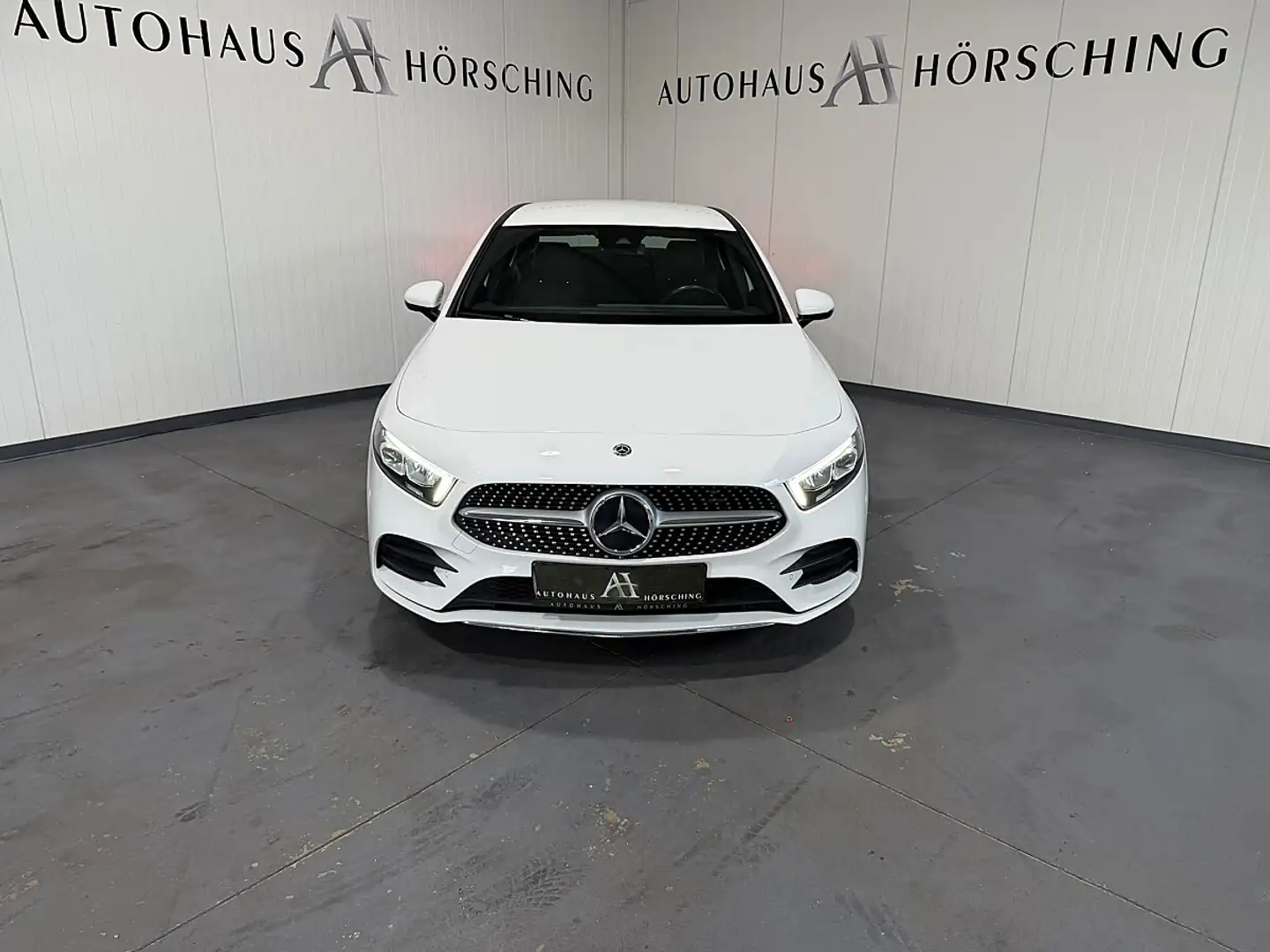 Mercedes-Benz A 200 d Limousine AMG-Line/PANO/Sport Weiß - 2