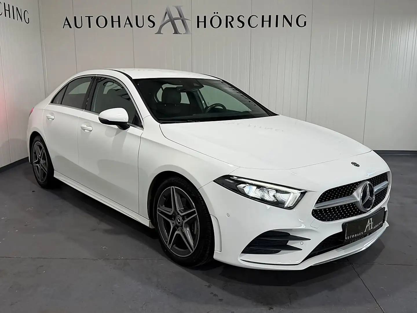 Mercedes-Benz A 200 d Limousine AMG-Line/PANO/Sport Weiß - 1