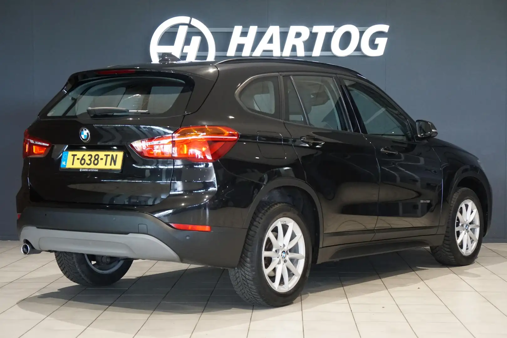 BMW X1 sDrive18i High Executive + SENSOREN / STOELVERWARM Noir - 2