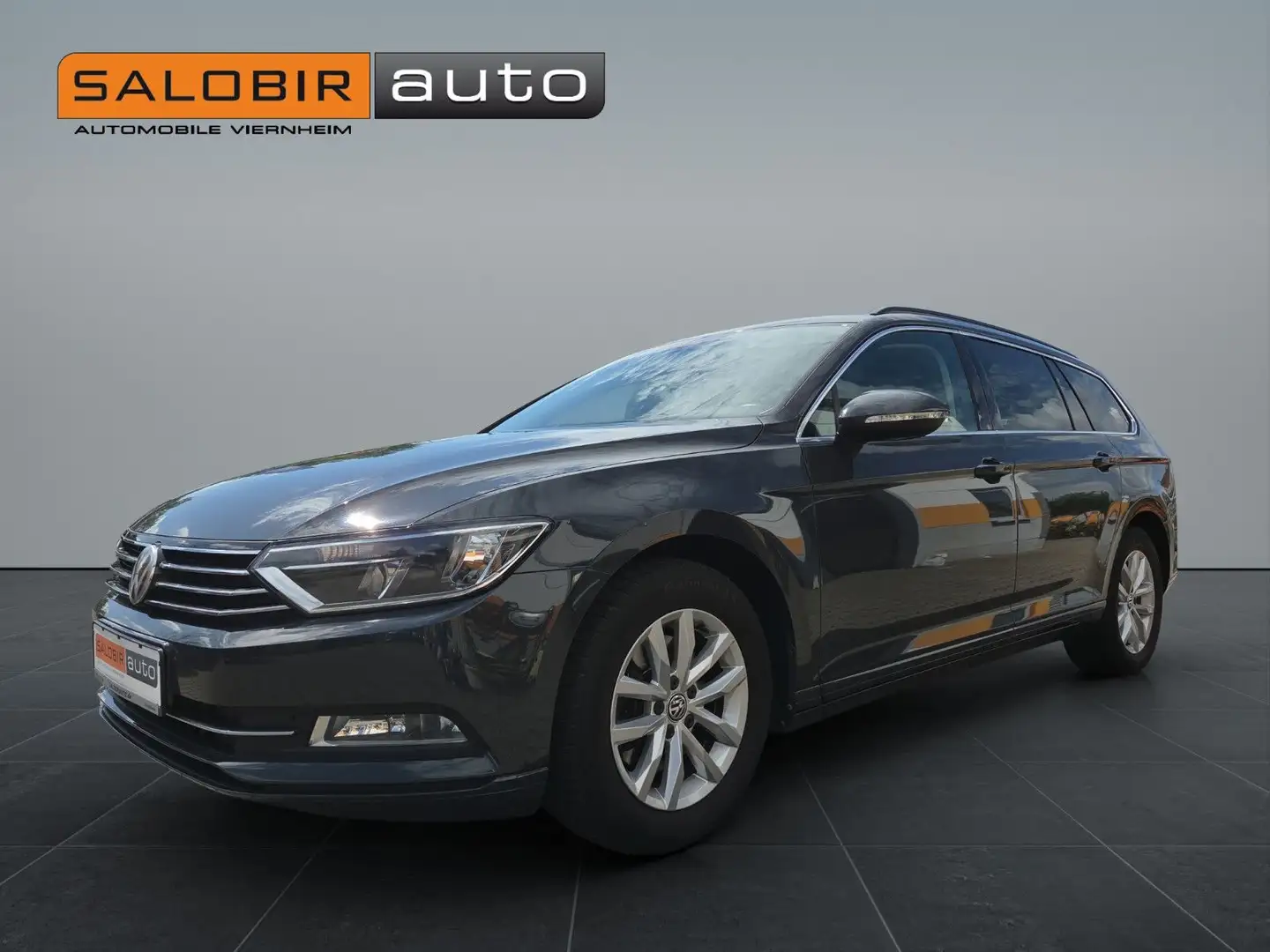 Volkswagen Passat Variant Comfortline TSI Navi ACC PDC Grijs - 1