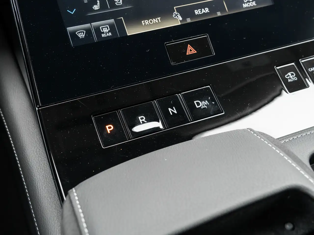 Infiniti QX80 снимка Infiniti QX80