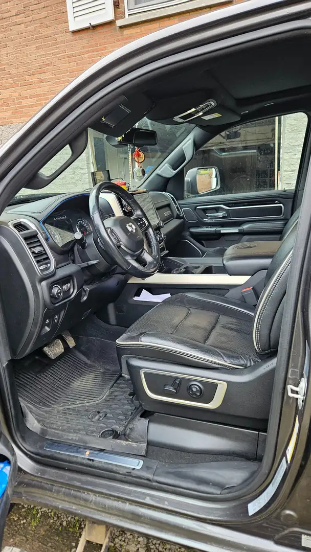 Dodge RAM 1500 HEMI 5.7 Gris - 2