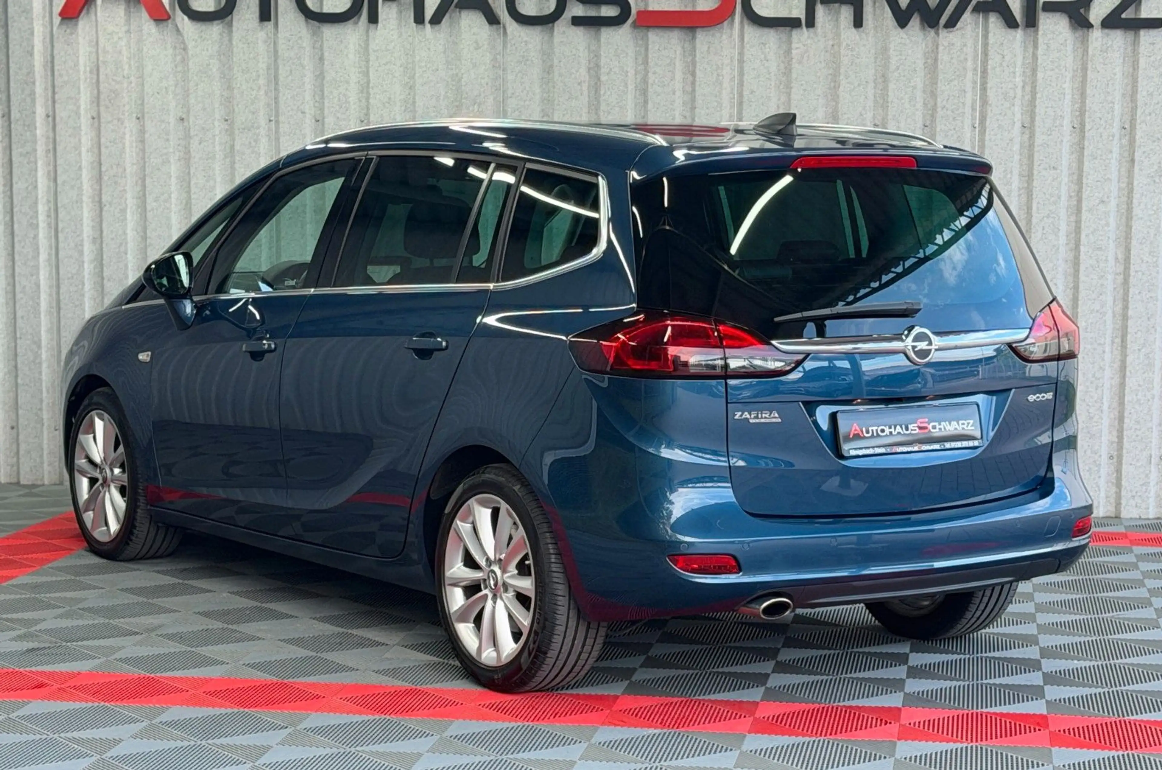Opel Zafira Tourer 7Sitzer LED Leder Kamera Navi Temp — photo 5