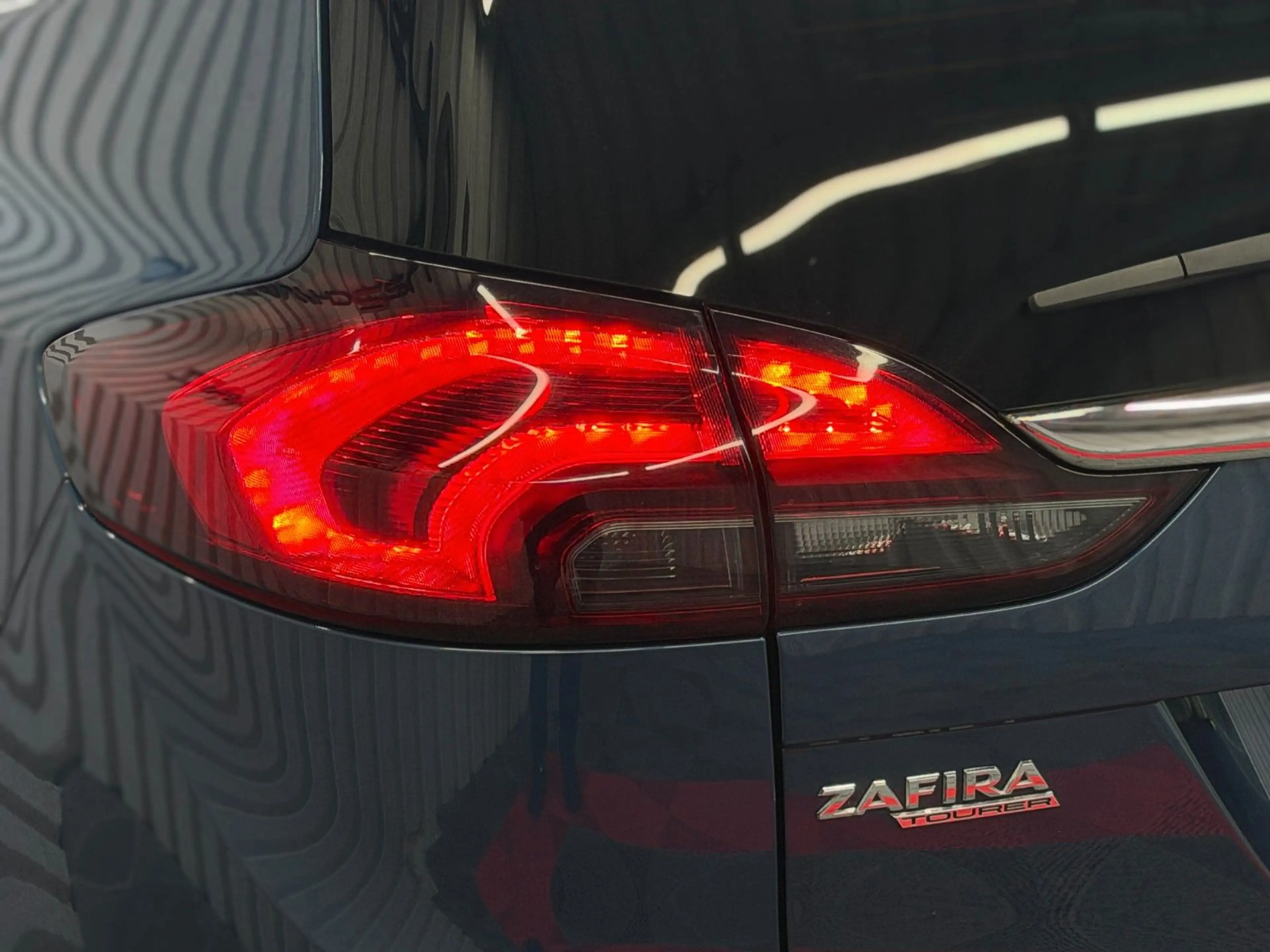 Opel Zafira Tourer 7Sitzer LED Leder Kamera Navi Temp — photo 13